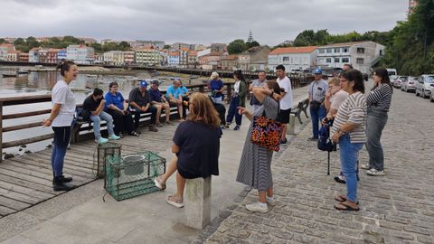 La actividad protagonizada por Silvia Coba parti� del paseo del puerto de Mugardos a mediod�a
