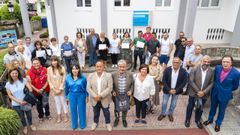  Foto de familia de la entrega de los diplomas en Abegondo