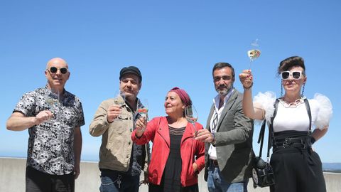 Xabier D�az, Eladio Santos, Ux�a, Jorge Pallar�s y Antonia Lee, en la presentaci�n de los Xoves de C�dax. 