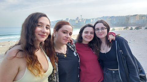 Miriam, Sabela, Sandra e Irene, tras la noche de fiesta por San Xoán