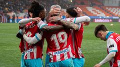 Celebraci�n del segundo gol del Lugo frente al Guadalajara, obra de Unzueta de penalti