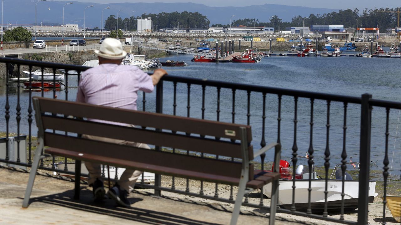 Cambados colocará más de medio centenar de farolas y papeleras