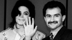 El pr�ncipe saud�, a la derecha, junto a Michael Jackson