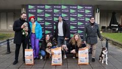Entrega de premios en El Corte Ingl�s a las mascotas m�s votadas entre las participantes en la Can Silvestre