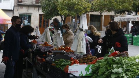 Primer da sin mascarillas en la calle en Viveiro