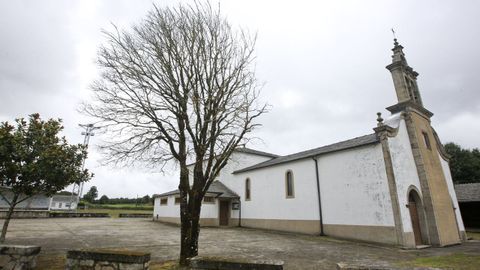 Iglesia de la parroquia de Santaballa, en donde se celebrar este viernes el funeral por Antonio Prez Vrez