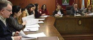 La corporaci�n municipal ceense dio luz verde al proceso para esclarecer qu� ocurri� en la piscina. 
