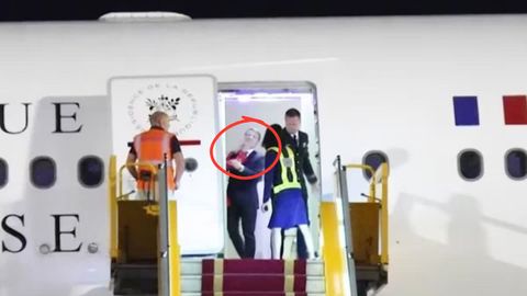 Pol�mica por el �bofet�n, o no� de Brigitte Macron al presidente galo en el avi�n presidencial