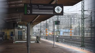 Estaci�n de tren de Pontevedra, completamente vac�a este s�bado 