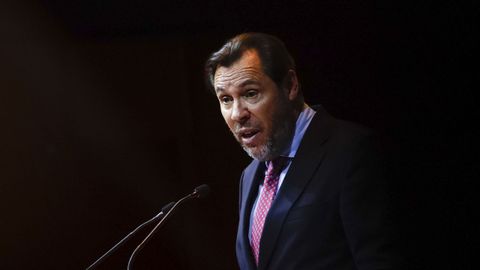 El ministro de Transportes y Movilidad Sostenible, �scar Puente, este jueves, en una gala de premios organizada por la Fundaci�n Caminos.