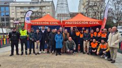 La agrupacin de Proteccin Civil de Vern exhibi su material en la Praza do Concello