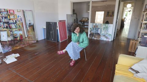 La artista Mar�a Meijide, en su casa-taller de O Toural