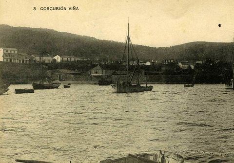 El corcubions Antonio Daz Novo. A la derecha, panormica histrica de A Via.