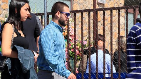 El hijo de Blanca Fern�ndez Ochoa, David Fresneda, a su llegada a la capilla ardiente