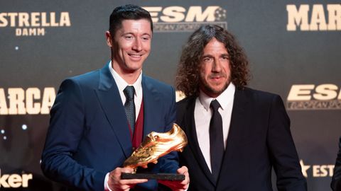 Robert Lewandowski y Carles Puyol.Robert Lewandowski y Carles Puyol