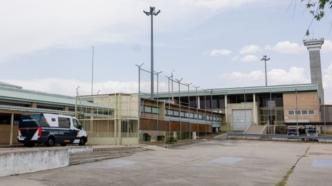 Vista del furgón de la Guardia Civil en el que Santos Cerdán ingresa en la cárcel de Soto del Real.