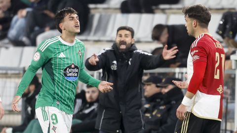 Escobar, con Romo en segundo plano, se pierde el derbi frente al Ourense CF.