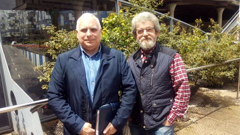 Miguel �ngel Perianes (derecha), vicedecano del Colegio de Crimin�logos del Principado de Asturias, junto con Faustino Bra�as, decano