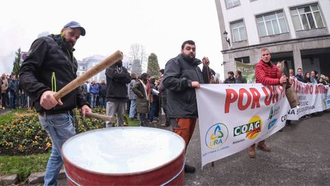 As� fue la tractorada en Oviedo convocada por URA, USAGA, COAG y ASAJA contra el acuerdo de libre comercio entre la Uni�n Europea y los pa�ses del Mercosur