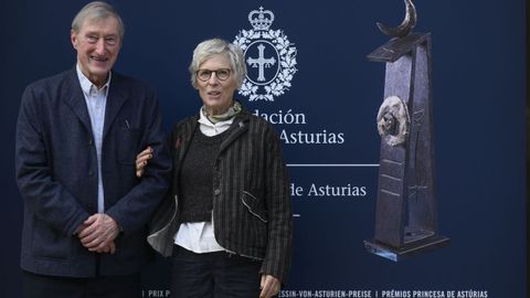 El novelista ingl�s Julian Barnes (d) llega a Oviedo este lunes para recibir el Premio Princesa de Asturias 2026 de las Letras