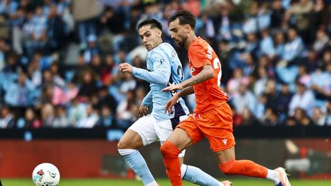 Brais M�ndez, con Hugo Sotelo, en su �ltima visita al Celta en Bala�dos con la Real Sociedad, en octubre del2025.