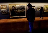 La excepcional muestra presenta una veintena de obras de las diferentes etapas del pintor.