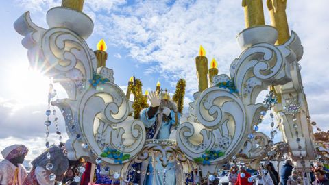 Los Reyes Magos llegan a Camari�as a bordo del barco Nuevo Mi�ones