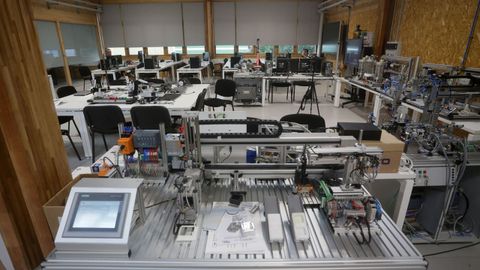 El aula de tecnolog�as aplicadas simula las instalaciones empleadas en el entorno de la industria 4.0.