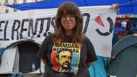 Sara, gallega de 28 a�os, en la acampada por la vivienda digna.