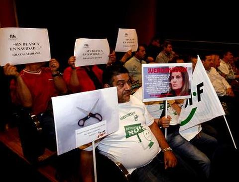 Representantes sindicales del Concello, en el pleno en el que se aprob� el plus de productividad.