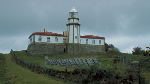 El faro de la isla de Ons, en Bueu, fue inaugurado en 1926