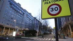 Imagen de archivo de una señal de zona 30 en Los Rosales