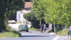 La Polica Nacional mantiene un servicio permanente de vigilancia en el campamento de Los Chaquetas, en Ferrol, al que llega gente desde diferentes puntos.
