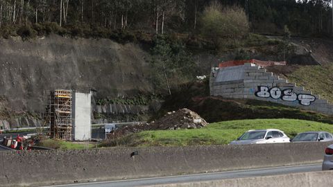 Imagen del punto de enlace de la SC-20 con la AP-9 y la AG-56 en el que se instalar� la pasarela de la senda ciclista entre O Milladoiro y la intermodal de Santiago