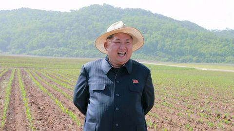 El l�der norcoreano King Jong-Un toma la misma medida contra el calor que su predecesor, su padre Kim Jong-Il