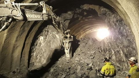 Imagen del cale de la vía izquierda del túnel de Requejo