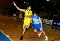 Norman -izquierda- lleva seis temporadas enfrent�ndose a su ex Mar�n con el Xuven.