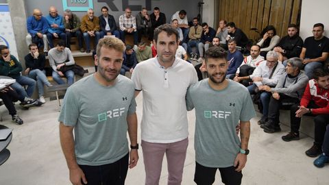 Flix Fernndez Cao, izquierda, dio una charla en Ourense, en el centro REF de entrenamiento y recuperacin de lesiones.