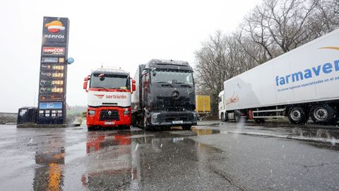 Los camiones parados llegaban incluso al pol�gono de O Corgo
