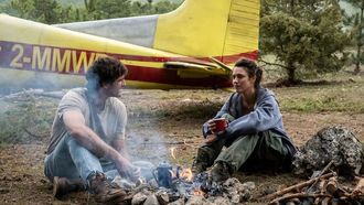 Jacob Elordi y Margaret Qualley, en una escena de &laquo;La constelaci&oacute;n del perro&raquo;, dirigida por Ridley Scott a sus 88 a&ntilde;os.