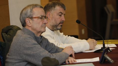 Los dos concejales de Por Viveiro, Bernardo Fraga y Manuel Galdo, en el pleno celebrado el pasado mircoles, en el que, entre otros, se abord, sin xito, una propuesta que ponga fin a la crisis de la Polica Local