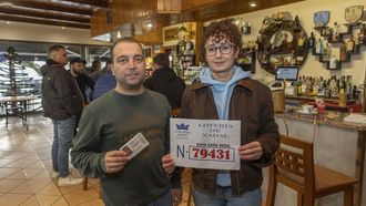 Iv�n Torreiro uno de los gerentes del Mes�n Visanto�a vendieron d�cimos para el sorteo de la Loter�a de Navidad que se quedaron a un n�mero del Gordo