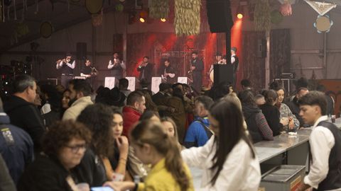 Moito p&uacute;blico durante o concerto que ofreceu o s&aacute;bado Benof&aacute;n Charanga