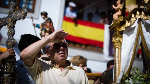 Romer�a da Virxe do Cristal.El d�a fue caluroso en Vilanova dos Infantes y numerosos fieles participaron en la procesi�n.