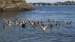 D�a de�las��canouras� en Ribadeo.�As� llamaban a las mujeres que fueron pioneras en su d�a al ba�arse en el mar este mes, a finales ya del verano