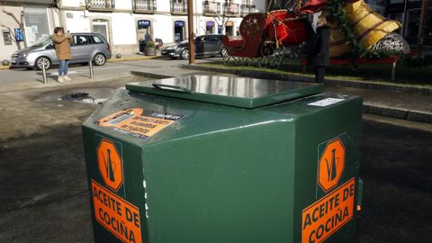 Contenedor de recogida de aceite en Viveiro