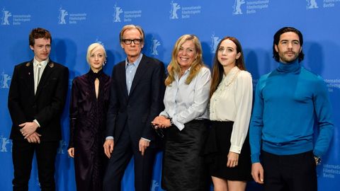 Los actores Caleb Landry Jones, Andrea Riseborough, Bill Nighy, la directora danesa Lone Scherfig, y los actores Zoe Kazan y Tahar Rahim, durante el photocall del filme The Kindness of Strangers, que abri la competicin en la 69. edicin de la Berlinale