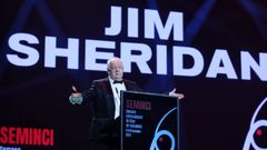 Jim Sheridan. El director irland�s Jim Sheridan, autor de obras tan relevantes como �Mi pie izquierdo�, �El prado� y �En el nombre del padre�, recibi� la Espiga de Honor de la 67.� Seminci.