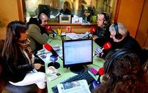 Marga Varela, Xos� Regueira, Manuel Andrade y Ram�n Saleta, en la tertulia de Radio Voz.