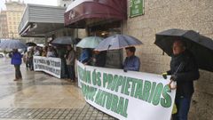 Participantes en la �ltima concentraci�n, el d�a 15 frente al edificio adminsitrativo de la Xunta en Ferrol
